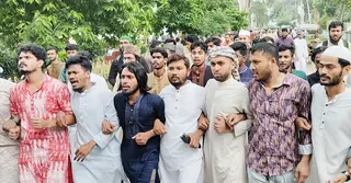 রাবিতে পোষ্য কোটা পুনর্বহালের প্রতিবাদে শিক্ষার্থীদের বিক্ষোভ